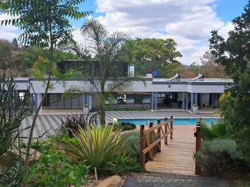 Stunning 5-Bedroom House with Pool in Greystone Park, Harare