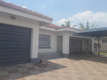 Charming 4-Bed Home with Extras in Mainway Meadows, Harare