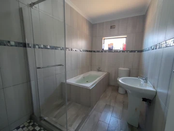 House for sale in Emhlangeni 