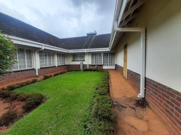 3 bed flatlet in Greystone Park