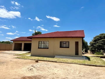 House for sale in Zimre Park 