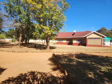 A beautiful family home for Sale in Matsheumhlope, Bulawayo