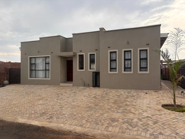 3-Bed Luxury Townhouse Complex in Arlington, Harare: Packed with Premium Features!