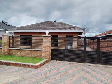 4 Bedroom Madokero House for Sale