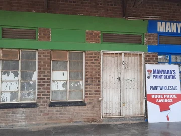 Commercial shop to let