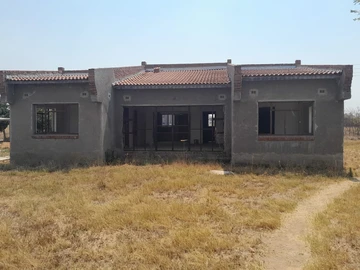 Spacious 2030 m² Arlington, Harare South Plot with Fitted Kitchen, Flatlet/Cottage