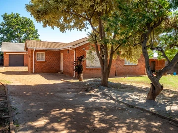 A neat starter home with a 2-bed cottage in Area D