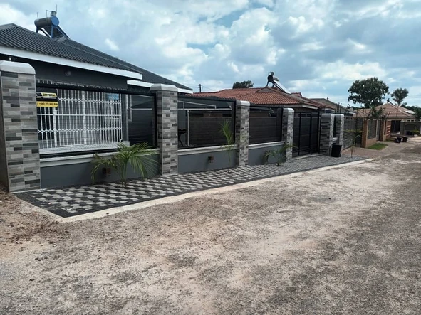 Spacious 3-Bedroom cluster with Borehole in Ardbennie, Harare South