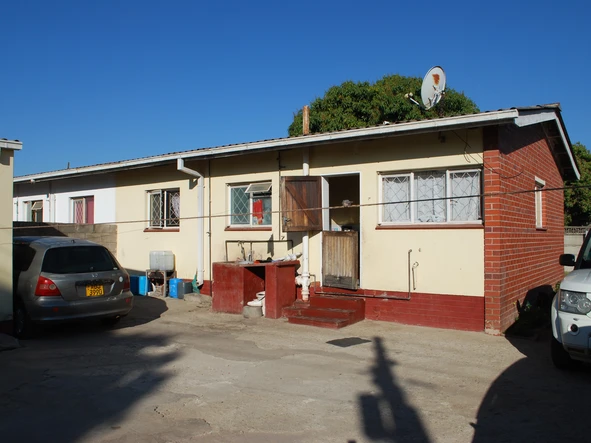 Charming 3-Bedroom House with Amenities in St. Martins, Harare South